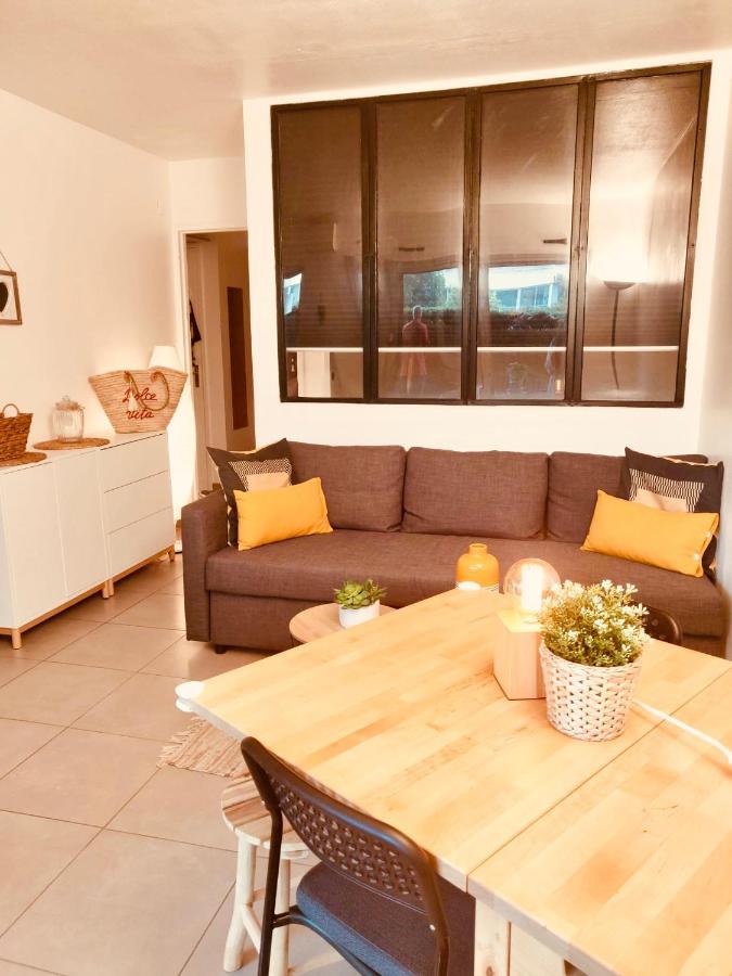 Mandelieu Grand Studio Avec Piscine Et Proche De La Mer Exterior foto
