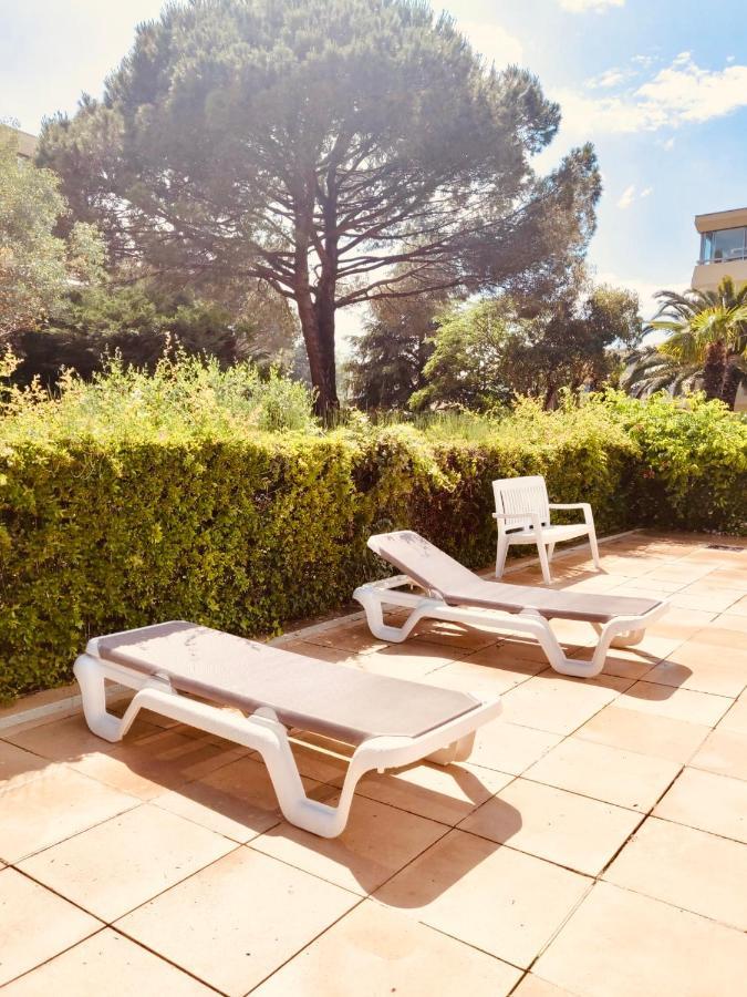 Mandelieu Grand Studio Avec Piscine Et Proche De La Mer Exterior foto